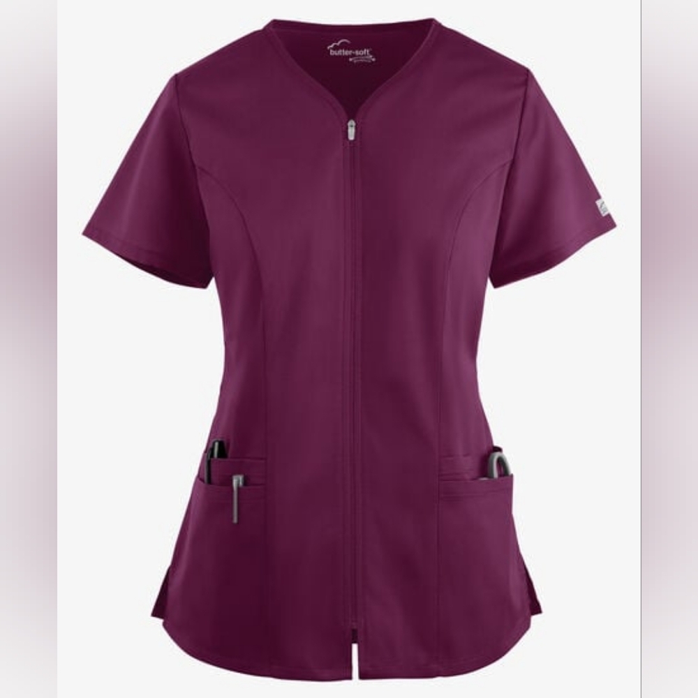 UA Front Zip Scrub Top And Jogger Set